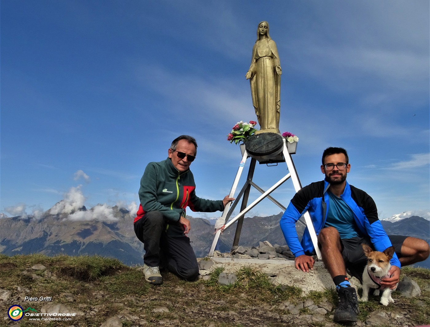 34 Alla Madonnina C.E.A. del Pizzo Baciamorti (2009 m) con Andrea, salito da Cassiglio.JPG